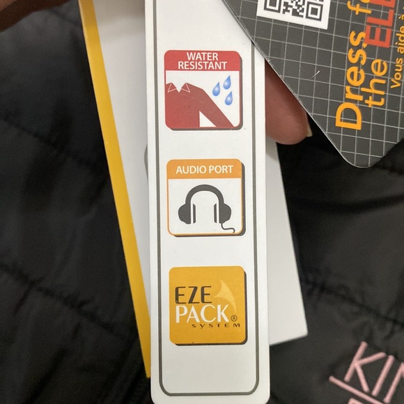 Core 365 with  separate storage pouch and Audio Port inside the vest - Picture 8 of 16